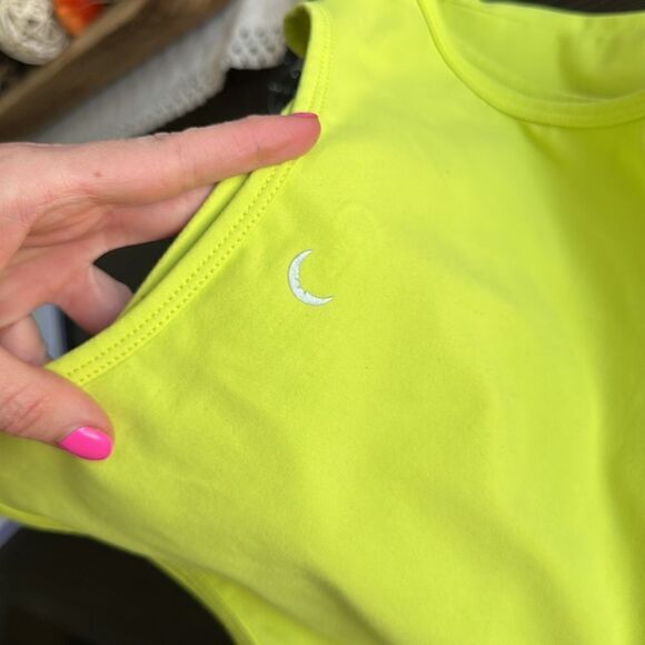 ZYIA Lime Green Stronger Scoop Neck Cropped Active Tank Top - Picture 5 of 5